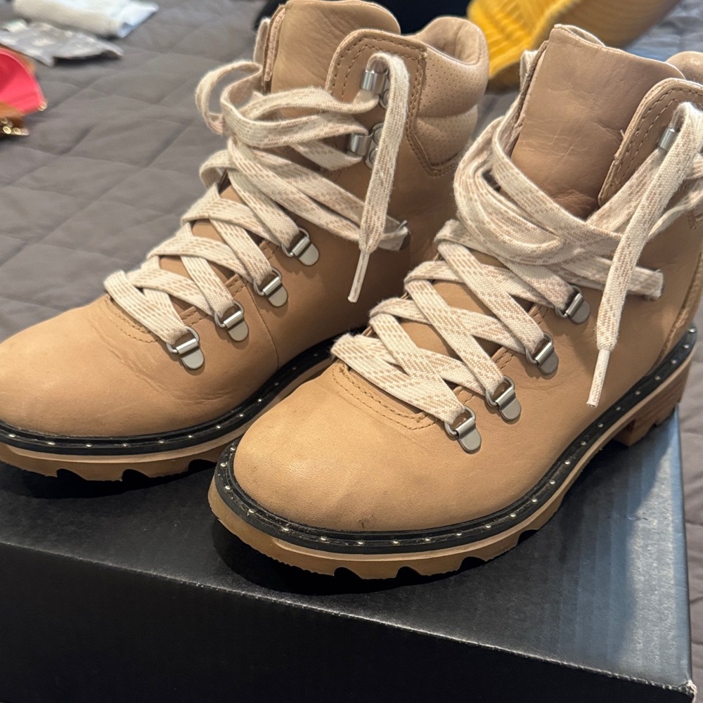 Sorel Women’s Tan Lace-Up Hiking Boots